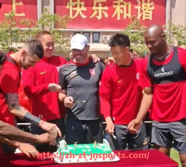 JN江南体育-意甲球队破产重组案例分析与历史回顾